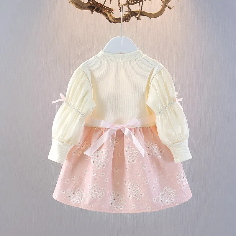 2025 New Spring Western Flower Flower Dress Feelings Feed 2 Sweet and Lovely Going Leisure Girl Clothing Give Rabbit 0-6-year-ol