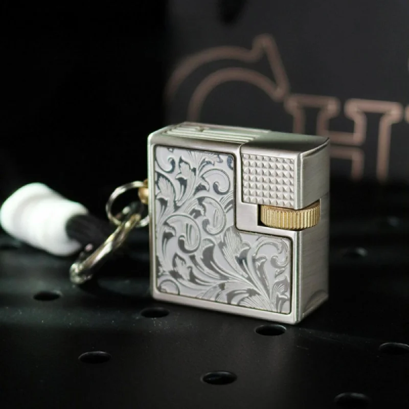 Vintage Metal Lighter, Retro All-Metal Casing, Unique Square Shape, Portable Daily Gadget, Birthday Holiday Gift (Without Fuel)