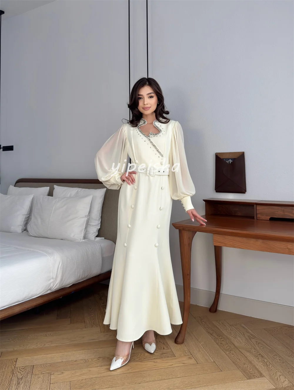 ชุดเดรสทรงเมอร์เมดคอวีประดับกระดุมคริสตัลแบบคลาสสิกสั่งทำพิเศษ คุณภาพสูง สไตล์โมเดิร์น สำหรับงานกลางคืน