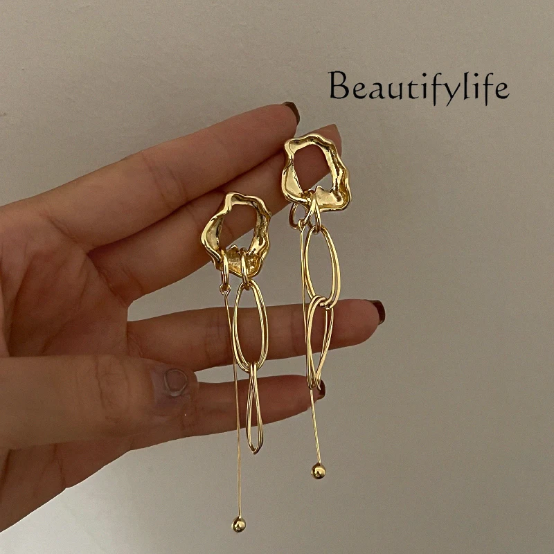 European and American long fringed earrings, new niche designer exquisite high-end earrings.