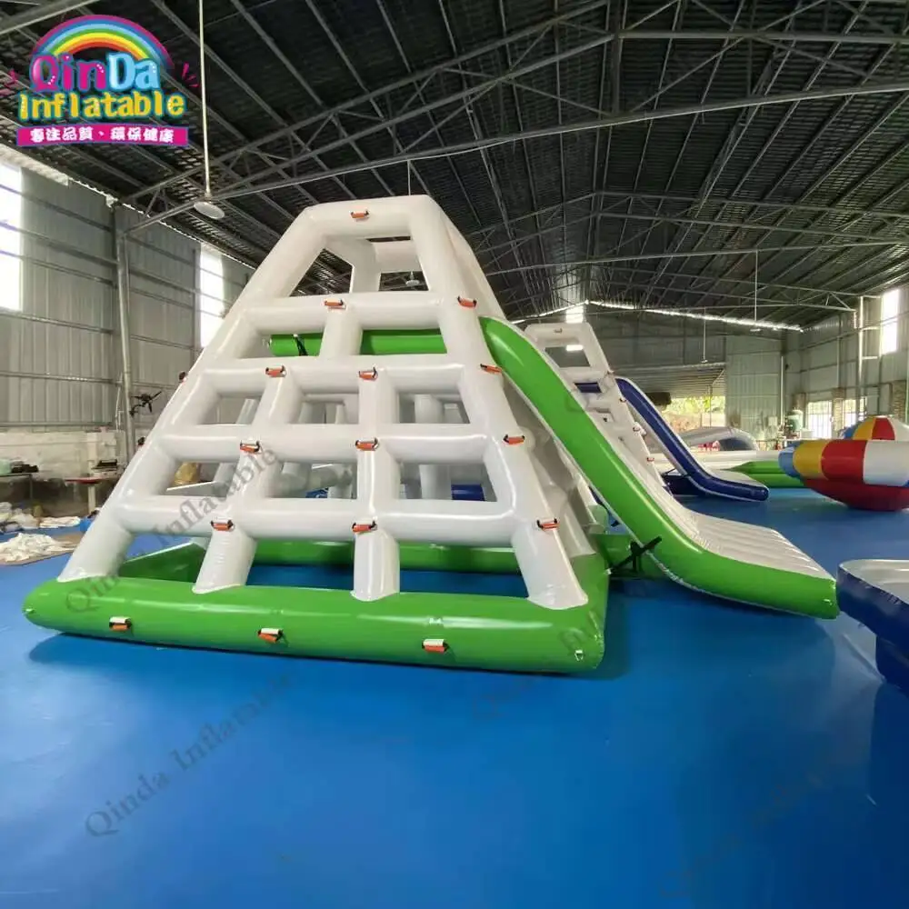 Wassersport Riesige aufblasbare Poolrutschen Schwimmende aufblasbare Wasserrutsche mit Kletterturm
