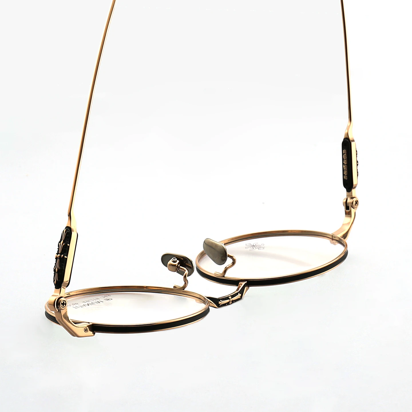 نظارات كلاسيكية فاخرة وخفيفة الوزن للرجال والنساء، شخصية قديمة، مظهر طبيعي، إطارات ممتازة، حافة واسعة، إطار تيتانيوم خفيف للغاية، حجب الضوء الأزرق، عدسات طبية فوتوكروميك متوفرة