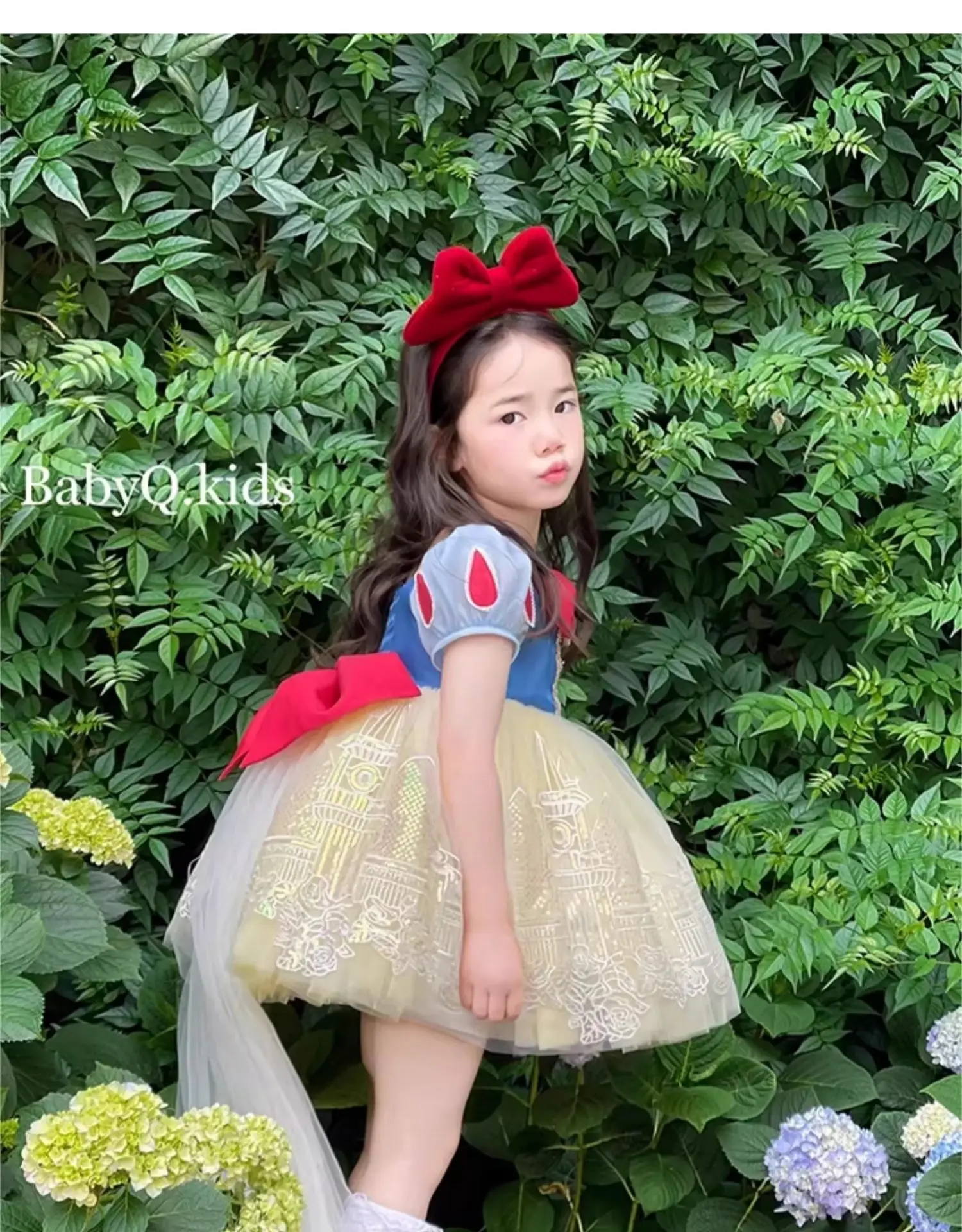 Kinder Schneewittchen Cosplay-Kleid Blau-Gelbes Flauschiges Tüll-Tutu-Gewand Mädchen Geburtstags-Fotografie-Outfit Mit Großem Roten Schleifenstirnband – Detail 8