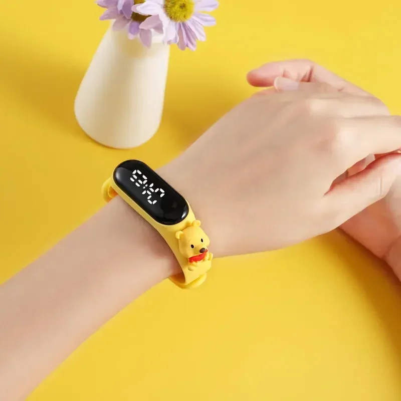 2024Nieuwe Disney Mickey Minnie LED Touch Horloge Donald Duck Armband Horloge Student Kinderen Sport Cartoon Elektronisch Horloge Aanwezig