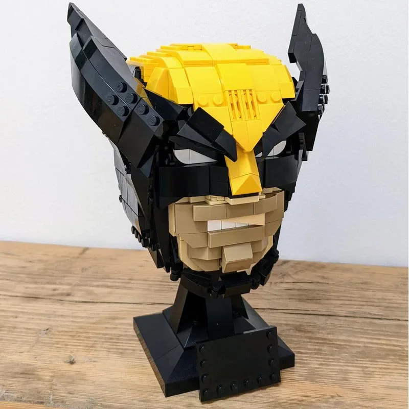 545pcs MOC Science Fiction Movie Wolverines Figure Helmet Series Building Blocks Model Festival Gifts