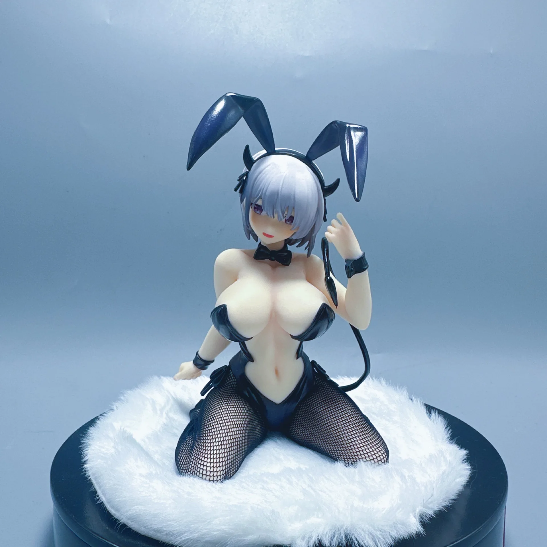 

Minger House's cute girl series Bunny Girl Sitting statue model figurine Boyfriend gift