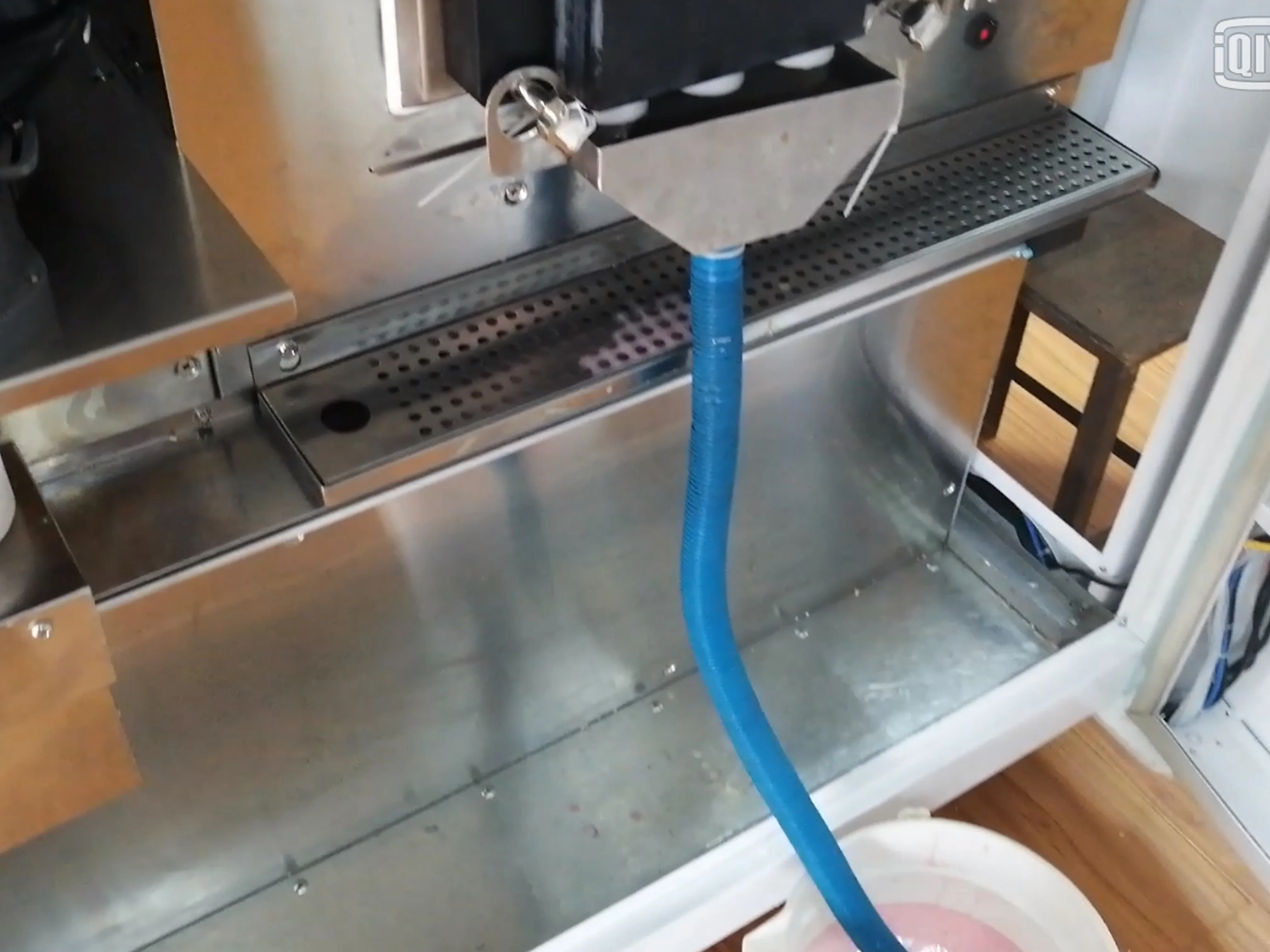 Customized Automatic Coin Operated Soft Serve Ice Cream Vending Machine 24 Hours Service Self Vending Machine for Business