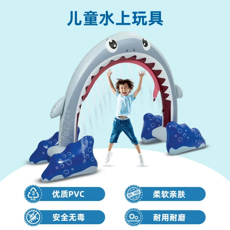 PVC製インフレータブルホホジロザメウォーターアーチ（子供用）- 屋外サマープレイ、芝生での水遊びゲーム