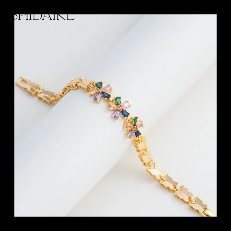 

Times Guest Ближний Восток Популярный браслет Ювелирные изделия Циркон Инкрустация с узором Покрытие 18-каратного золота Цепочка для часов Фабрика