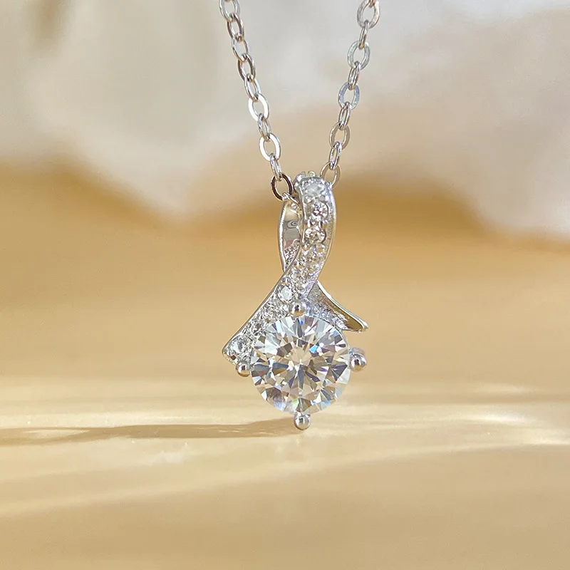 

Moissanite pendant s925 necklace 1-carat D-color collarbone chain with micro-inlay as a gift for your girlfriend