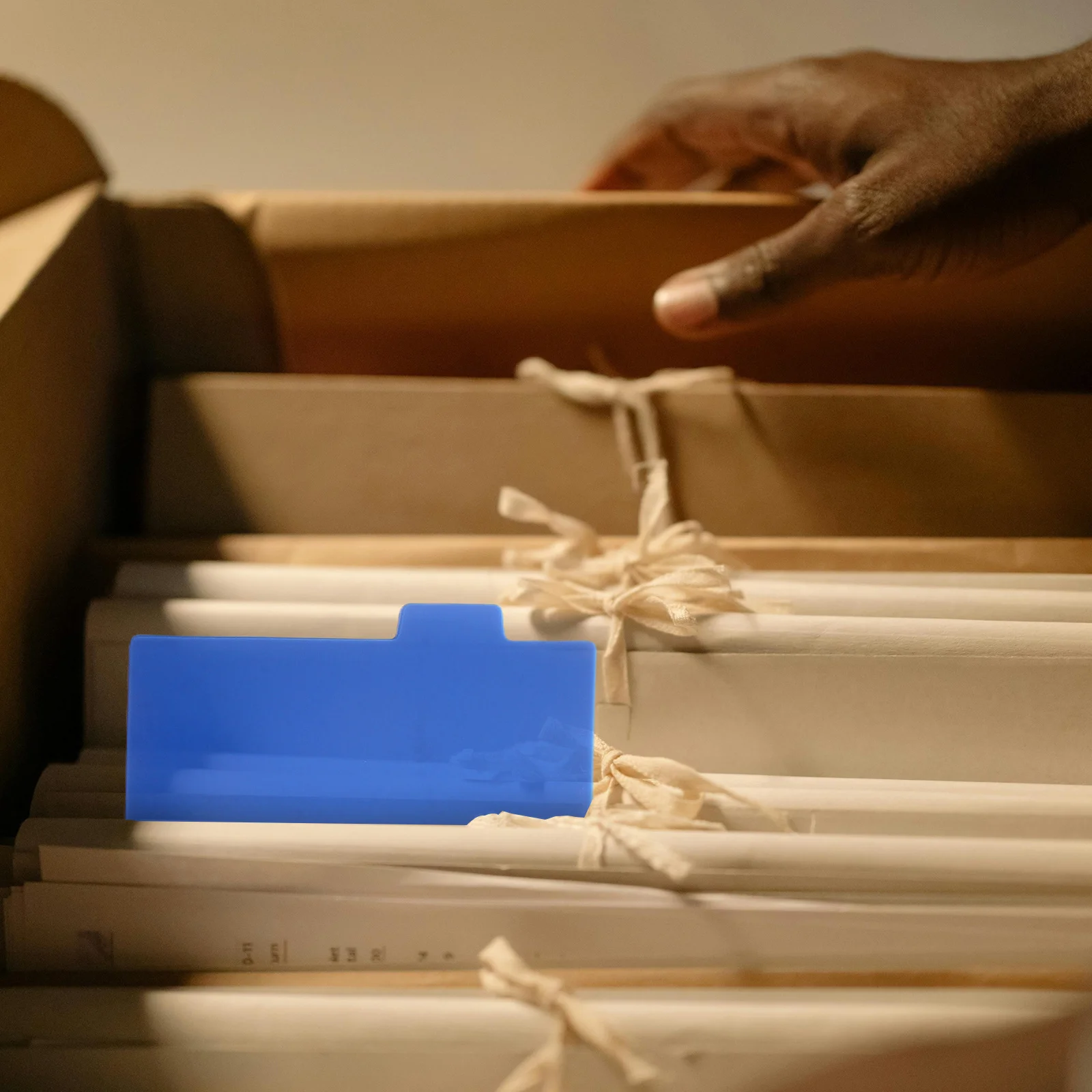 مجموعة واحدة من فواصل الفهرس الملونة، هيكل قوي، ملصقات حروف أرقام سهلة الفئة للاستخدام المكتبي