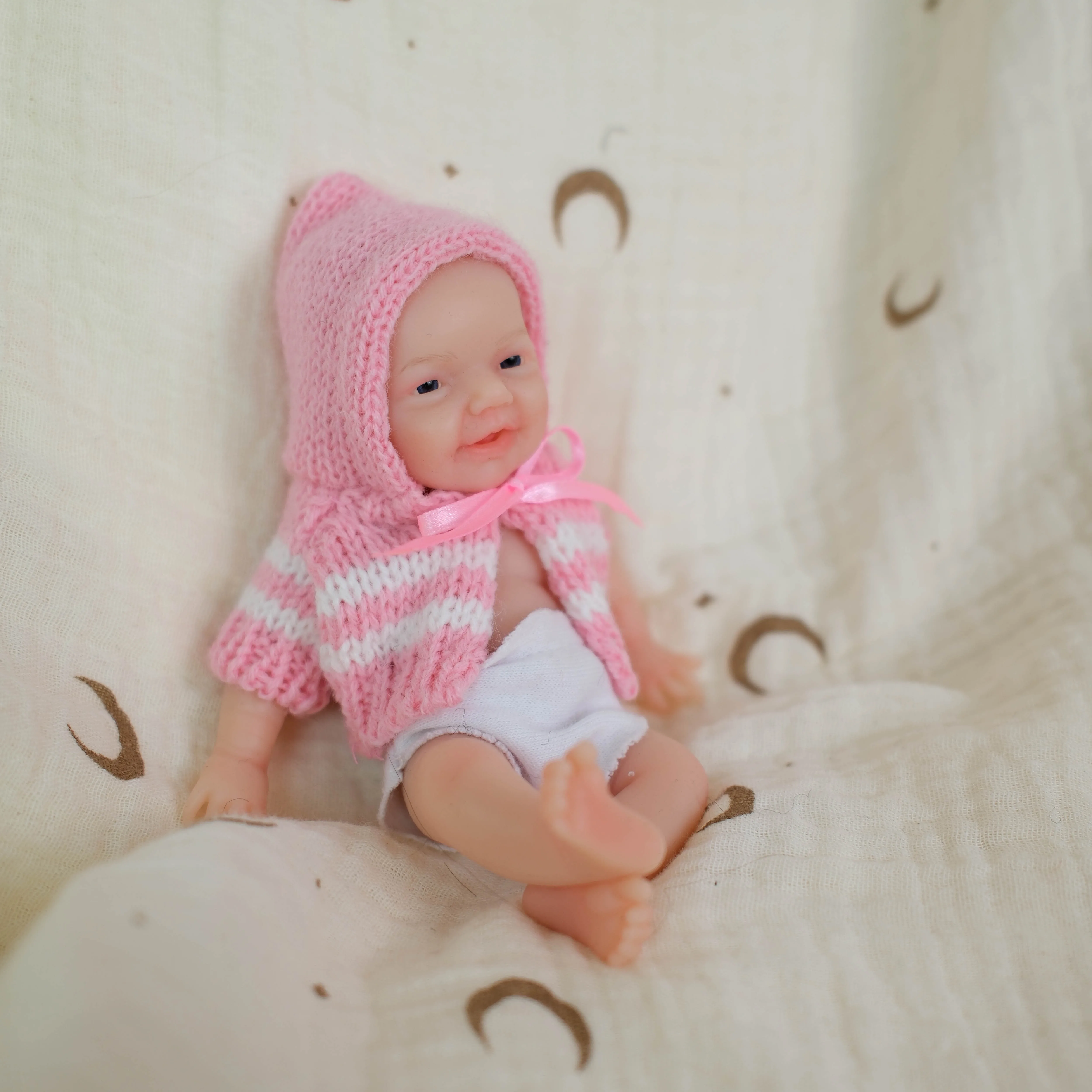 NPK 6 Inch Flexible Reborn Baby Doll - Platinum Silicone Super Soft Solid Mouth Charlie Girl Palm Doll Can Open Cute Design
