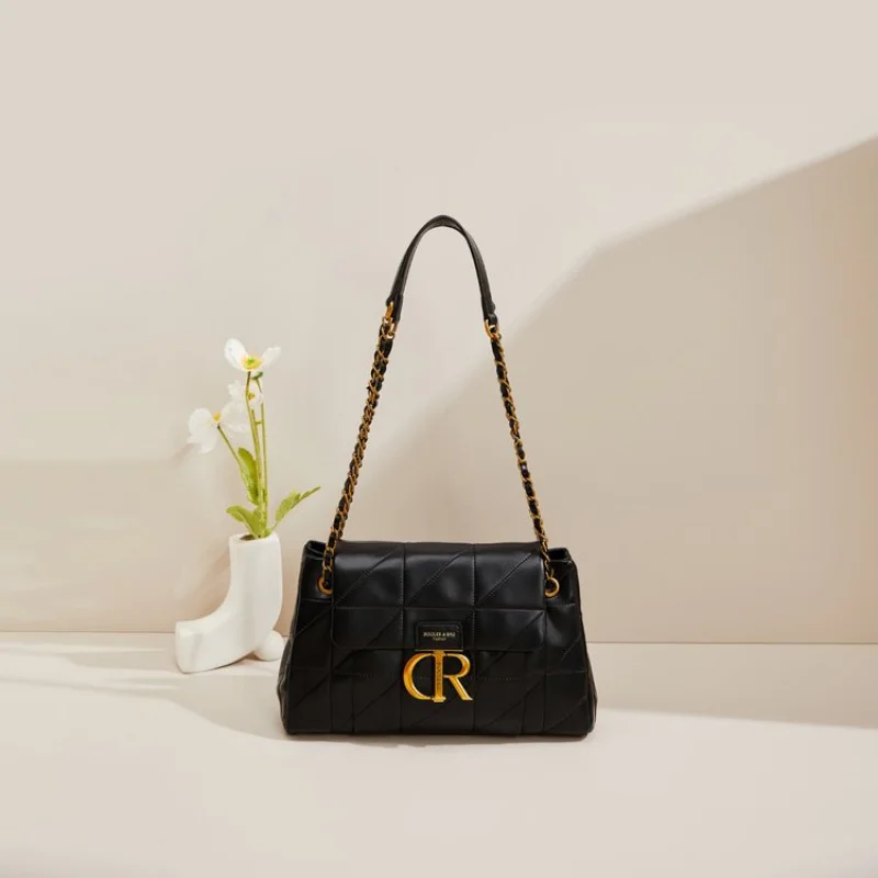 Tas Selempang Wanita Terbuat Dari Kulit Premium Menampilkan Gaya Harian yang Trendi dan Elegan ala Paris ​