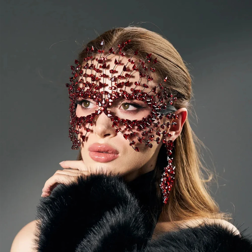 Rave Red Crystal Exaggerate Mask Veil Masquerade Face Accessories Hallowmas New Geometric Rhinestone Masks Chain Women Jewelry
