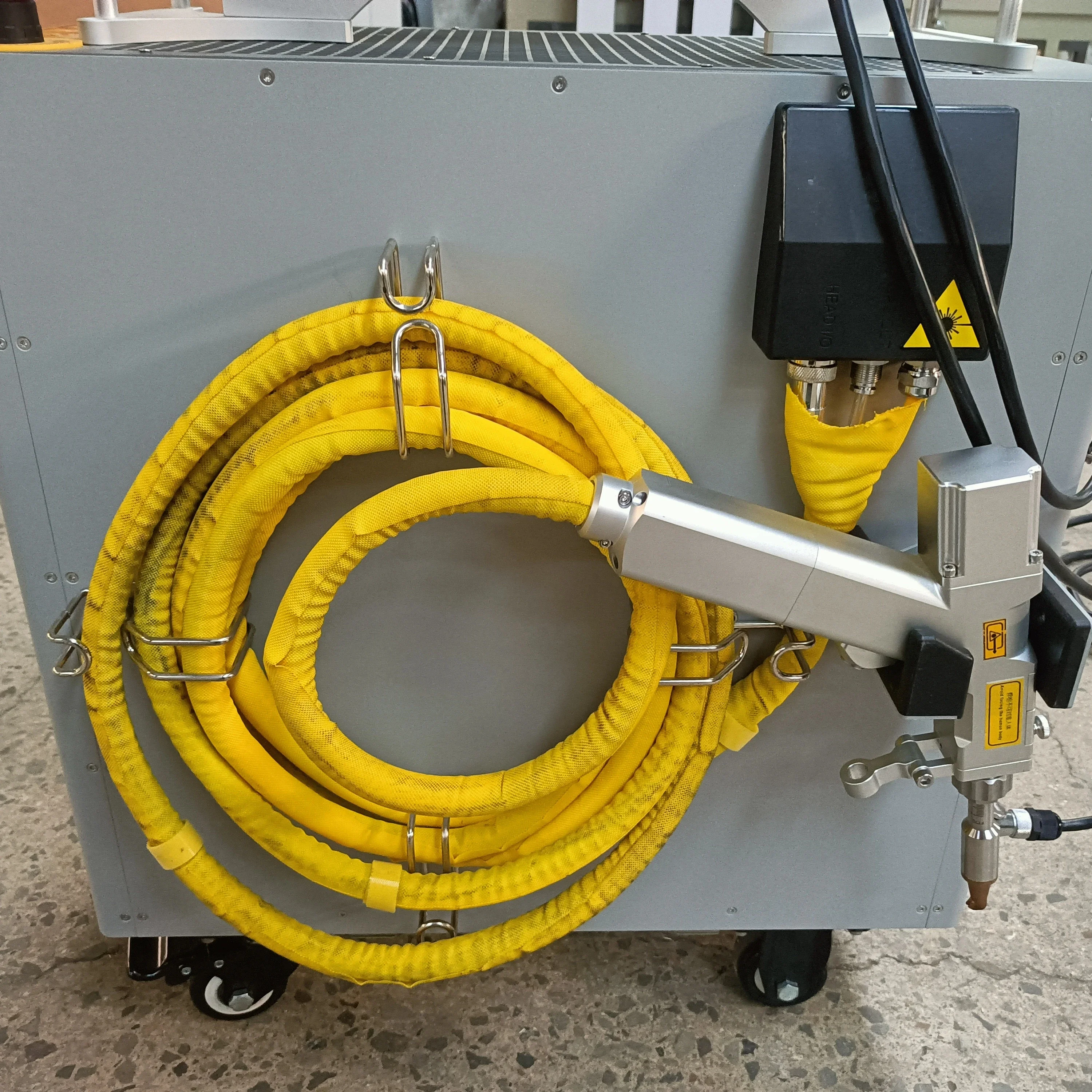 3-in-1 Air cooling Fiber  welding machine with big screen fire feed welding cutting cleaning   machine