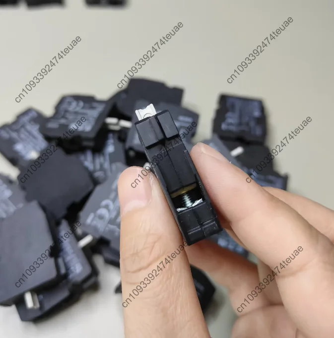 1pcs new A22-EK10 contact module normally open contact
