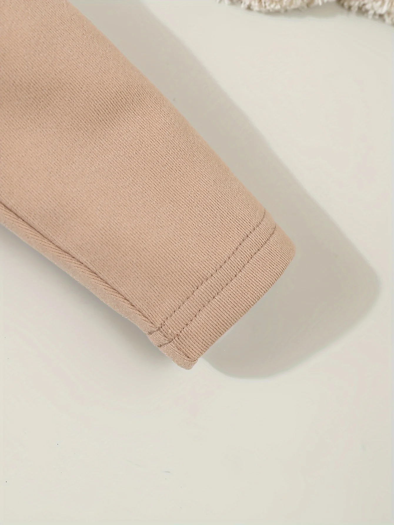 بدلة قفز مثلثة مطرزة بسيطة للخريف والشتاء للأطفال الأولاد من De Rong Ha Yi مكونة من 3 قطع ناعمة ومريحة