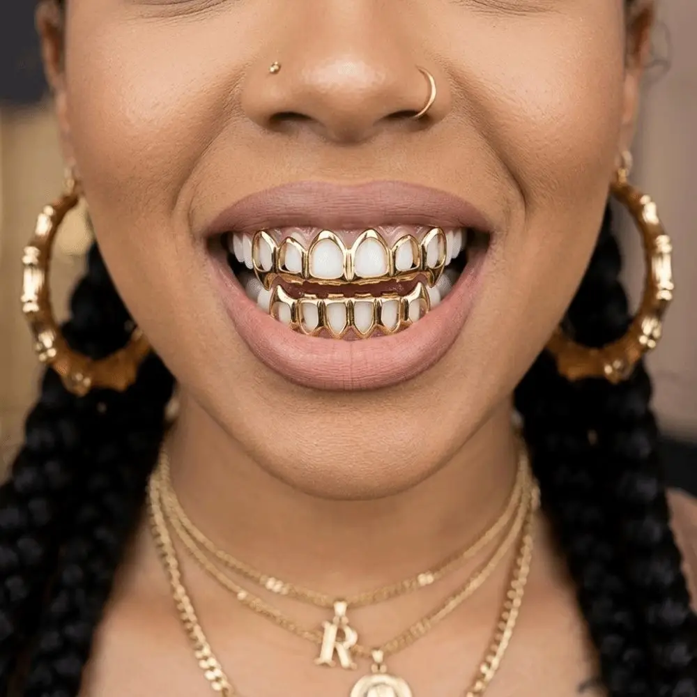 Fotografia 5: Grillz de Dentes Ocos com Acabamento Brilhante, Conjunto Superior e Inferior, em Cobre Ecológico, Capas Antiderrapantes para Dentes Brilhantes, Joias Douradas para Eventos