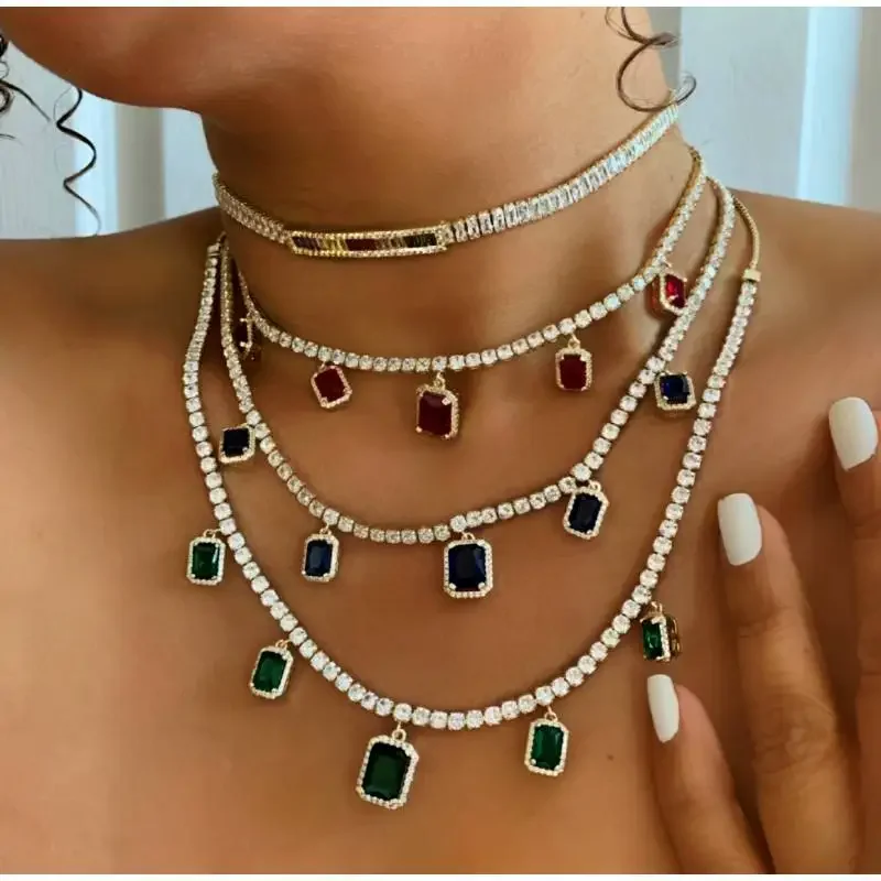 2025 جديد إمرأة المختنق قلادة 32 + 10 سنتيمتر مع متعددة فراشة شكل مربع سحر معبد قلادة قصيرة ل الهيب هوب الزفاف هدية