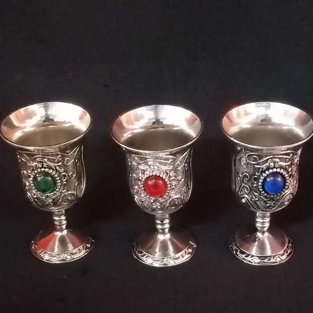 Bulk Antique Silver Tone Electroplated Mini Wine Cup Ornaments Handmade Retro Ethnic Craft Alloy Goblet Table Decorations