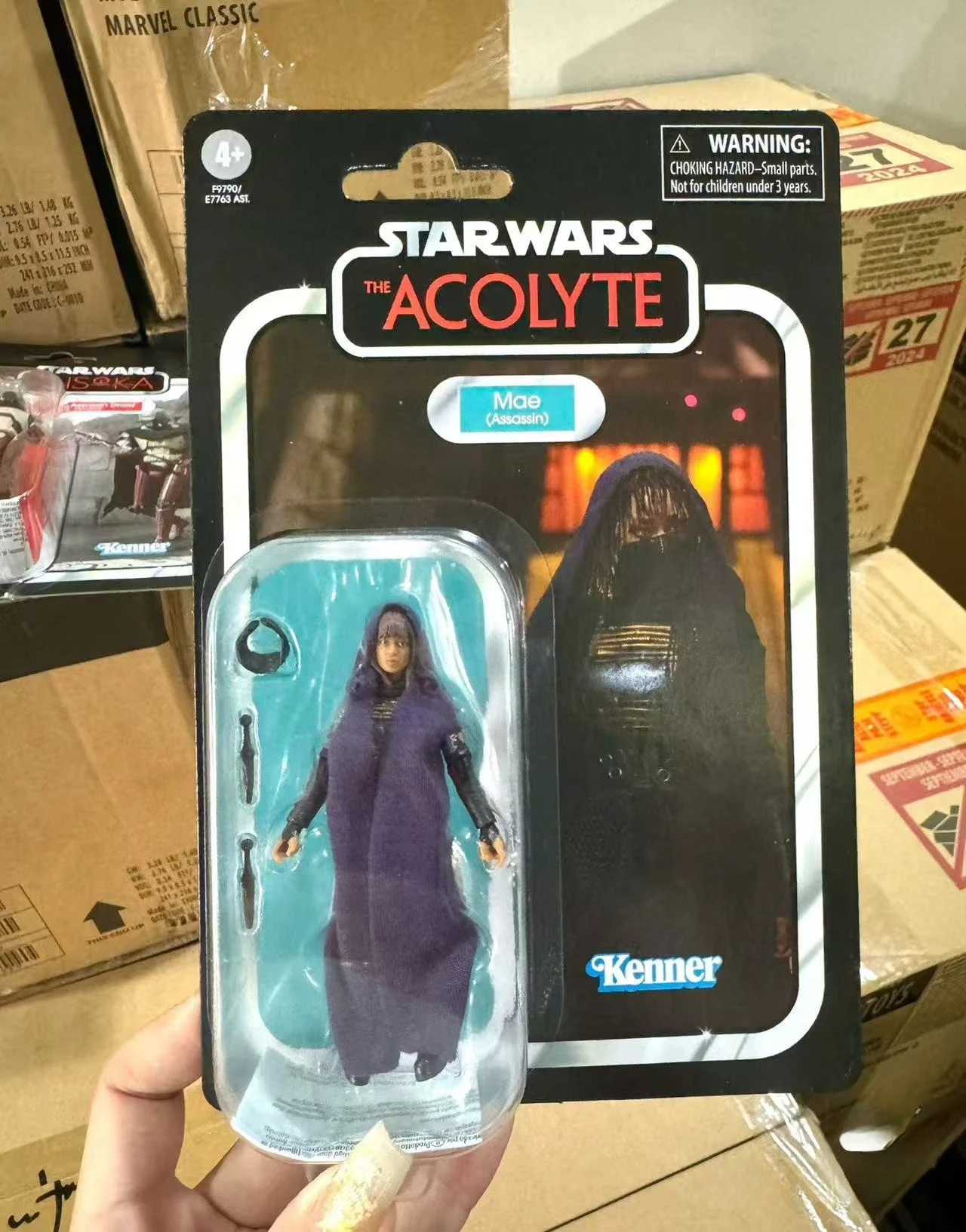 

Hasbro Star Wars 3.75-inch Plum Assassin Suit Mae Action Figure Model