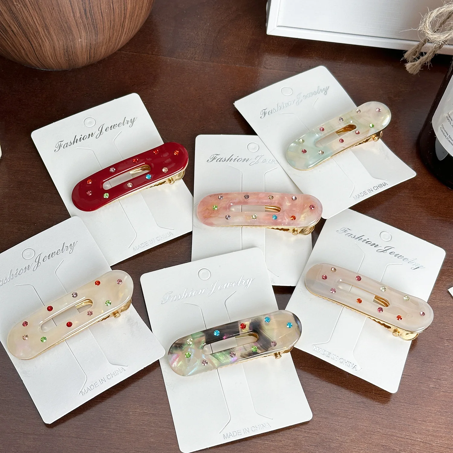 

Ins Hot Sale Fashion Oval Hollow Hair Clip Simple Cute Colored Rhinestones Duck Beak Hair Clip Side Clip Hair Accessories