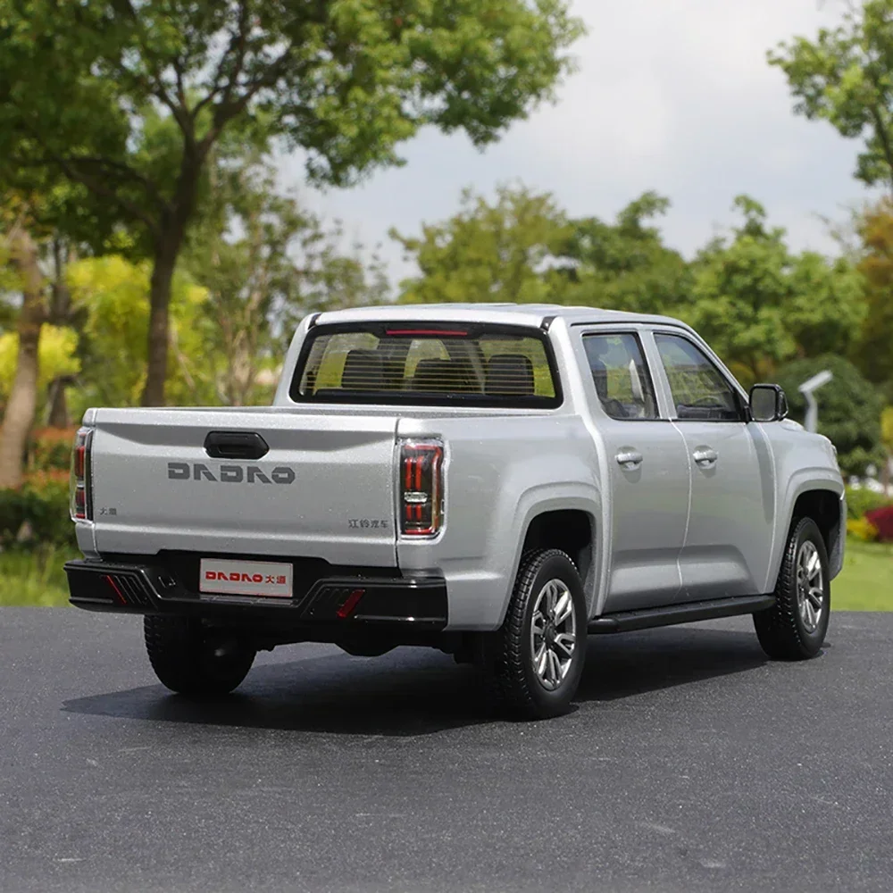 يموت الصب سبيكة نموذج شاحنة صغيرة ل 1:18 مقياس جيانغلينغ أفينيو بيك اب المعادن محاكاة سيارة جمع هواية هدية صندوق تذكارية