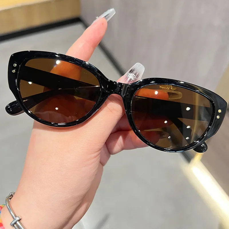 Cat Eye Frame Sunglasses for Women Trendy UV400 Protection Eyeglasses Vintage Outdoor Driving Sunglasses Eyewear Gafas De Sol