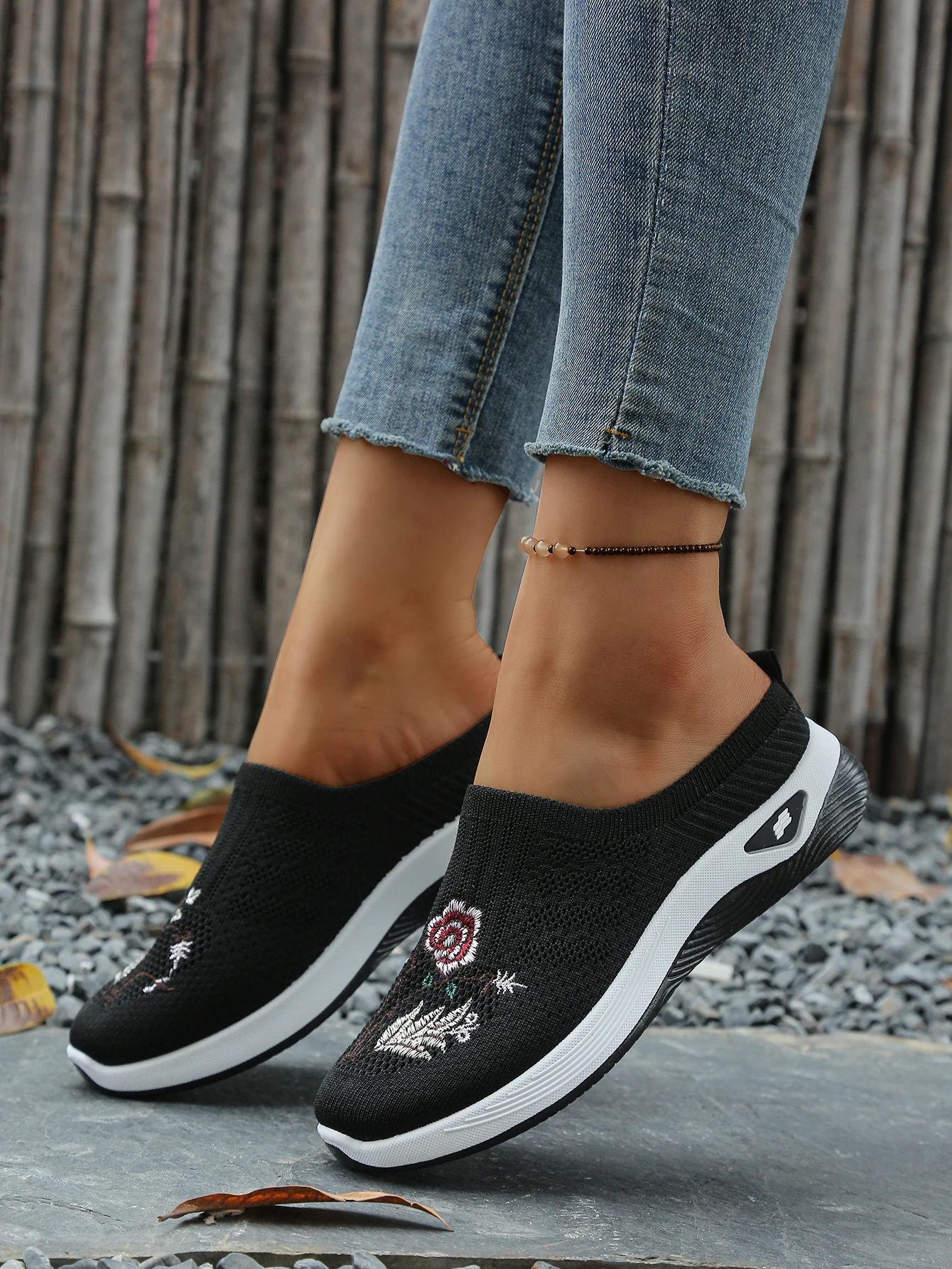 Große Größen Damen Rückenfreie Plateau-Sneaker mit Blumenstickerei, Mesh-Slipper, rutschfeste, bequeme Freizeit-Slipper für Senioren zum Gehen – Detail 14