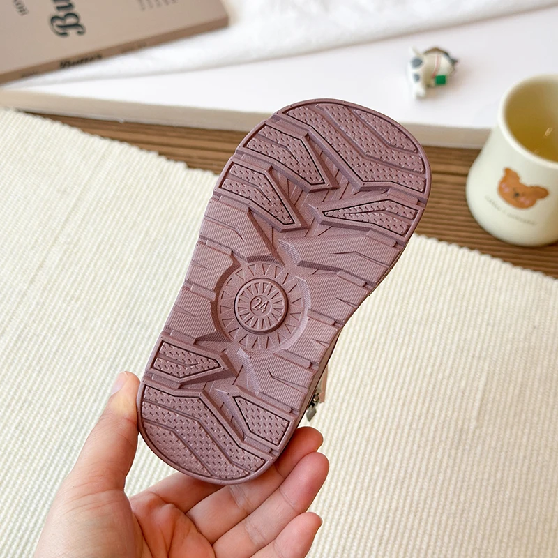 Winterstiefel für Kinder, dick gefüttert mit weichem Plüsch, seitlicher Reißverschluss, leicht an- und auszuziehen, dicke, rutschfeste Sohle, warme, kurze Winterstiefel für Jungen und Mädchen. – Detail 10