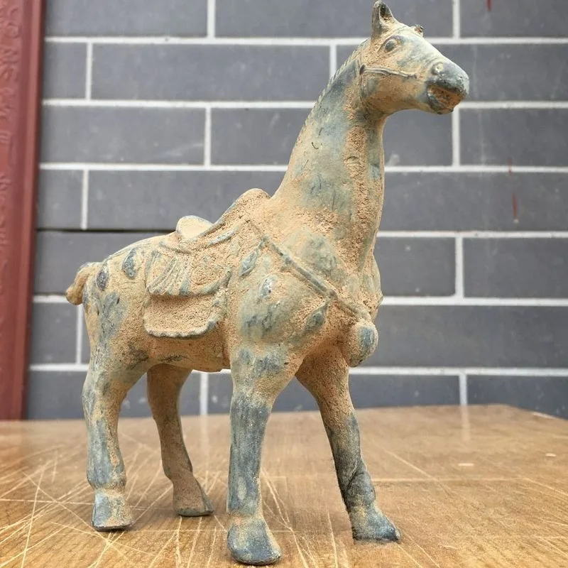 Vintage Chinese Tang Bronze War Horse Sculpture, Soil Rust Finish Ancient Craft Collectible Home Decoration Accessories