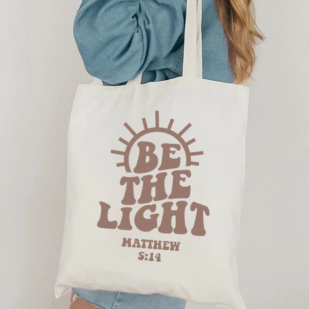 Vintage BeThe Light Tote Bag Funny Letter Printed Bible Verse Scripture Jesus Religion Women's Eco Friendly Canvas Tote Bags