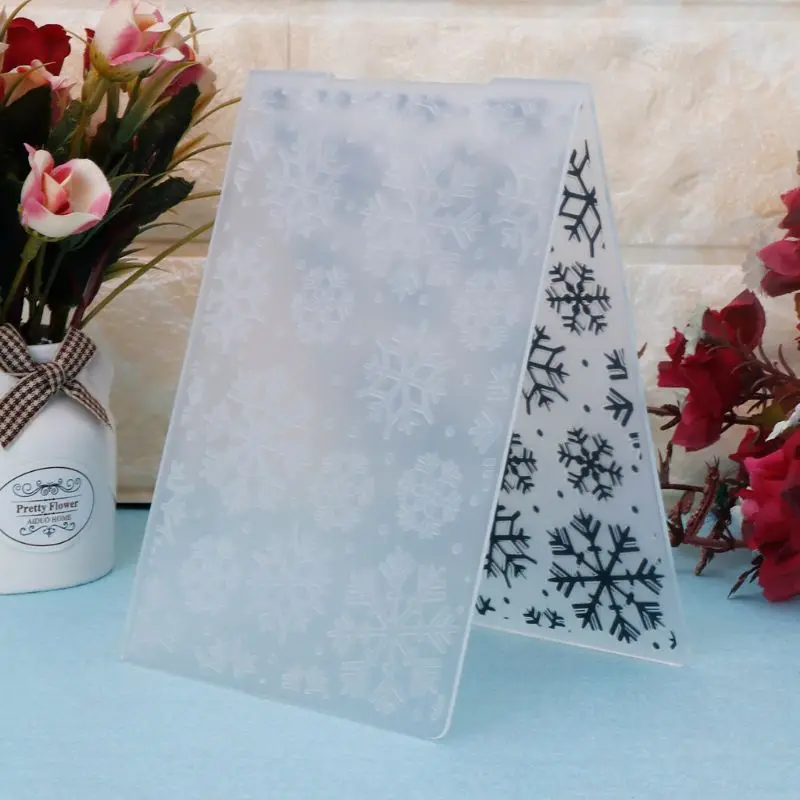 Modèle dossier gaufrage flocon neige, pour fabrication cartes d'album Photo Scrapbooking