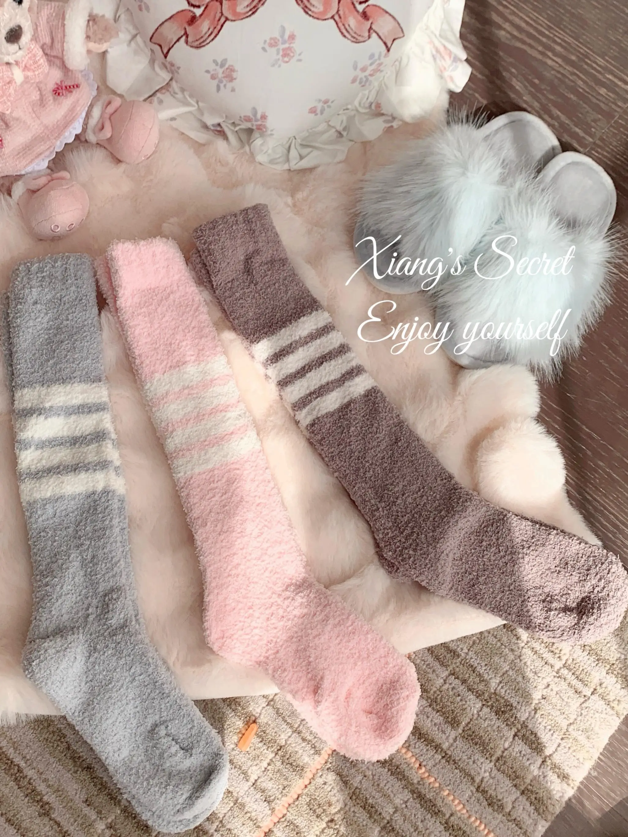 Autumn and Winter Thickened Japanese Sweet Girl Coral Fleece Thermal Socks Medium Tube Thickened Indoor Floor Socks