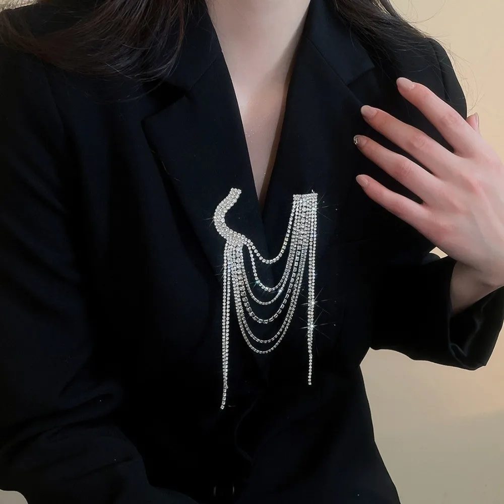Epaulets Rhinestone Tassel Brooch Tassel Chain Suit Lapel Pin Suit Collar Pin Crystal Multi-layer Fringe Shoulder Mark