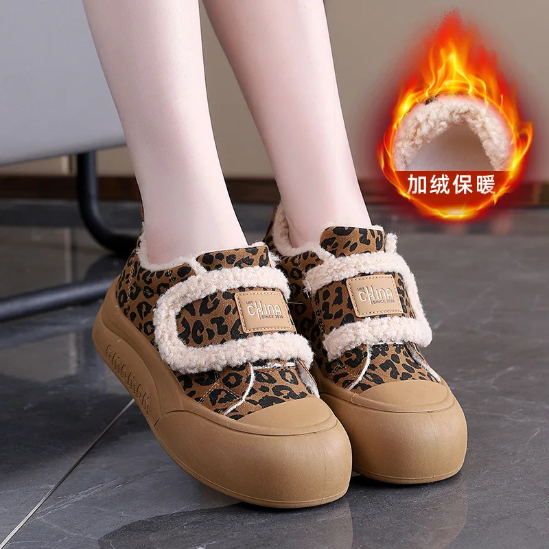 

2025 New winter fleece white sneakers, new Korean version thick-soled height-increasing sports board shoes for female students