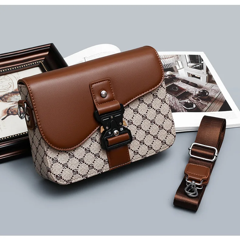 Luxuriöse Herren-Umhängetasche, Modische Satteltasche, Messenger-Tasche mit Klappe und Schnalle, Herren-Umhängetaschen aus PU-Leder mit Blumenmuster – Detail 19
