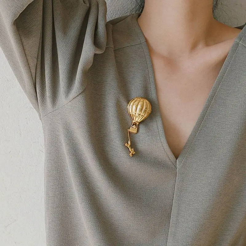 Retro Gold Color Hot Air Balloon Sweater Brooch Women\'s Simple High-end Temperament Coat Pin Accessories