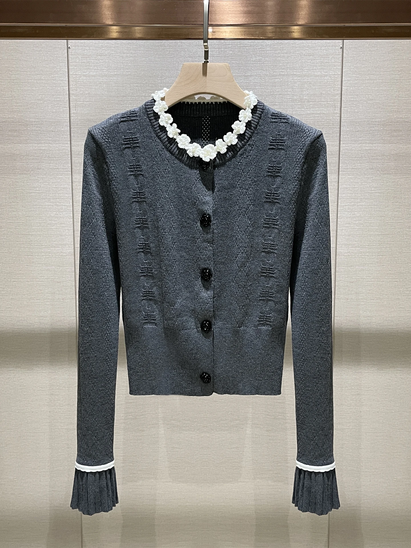 سترة محبوكة فريدة من نوعها طويلة Sve مستديرة Ne Slim Fit ey الماس نمط زر واحد للنساء تخفيف Sle خريف 2025