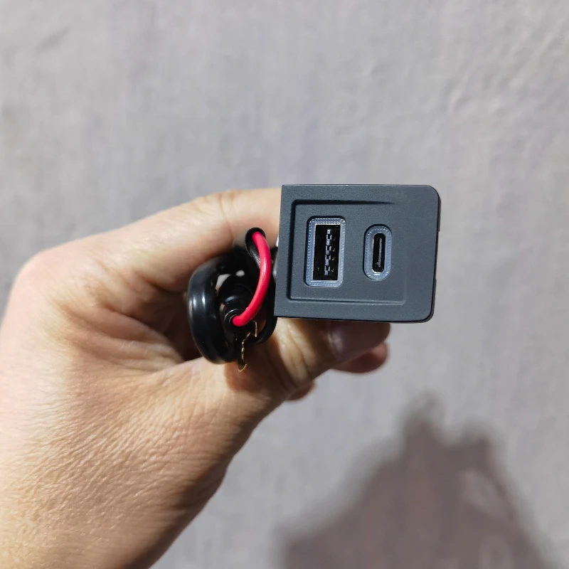 1pcs for Volkswagen Multivan T5 Modify Car Mobile Phone Charger QC3.0＋type-c Quick Charging Socket Interface Auto Parts