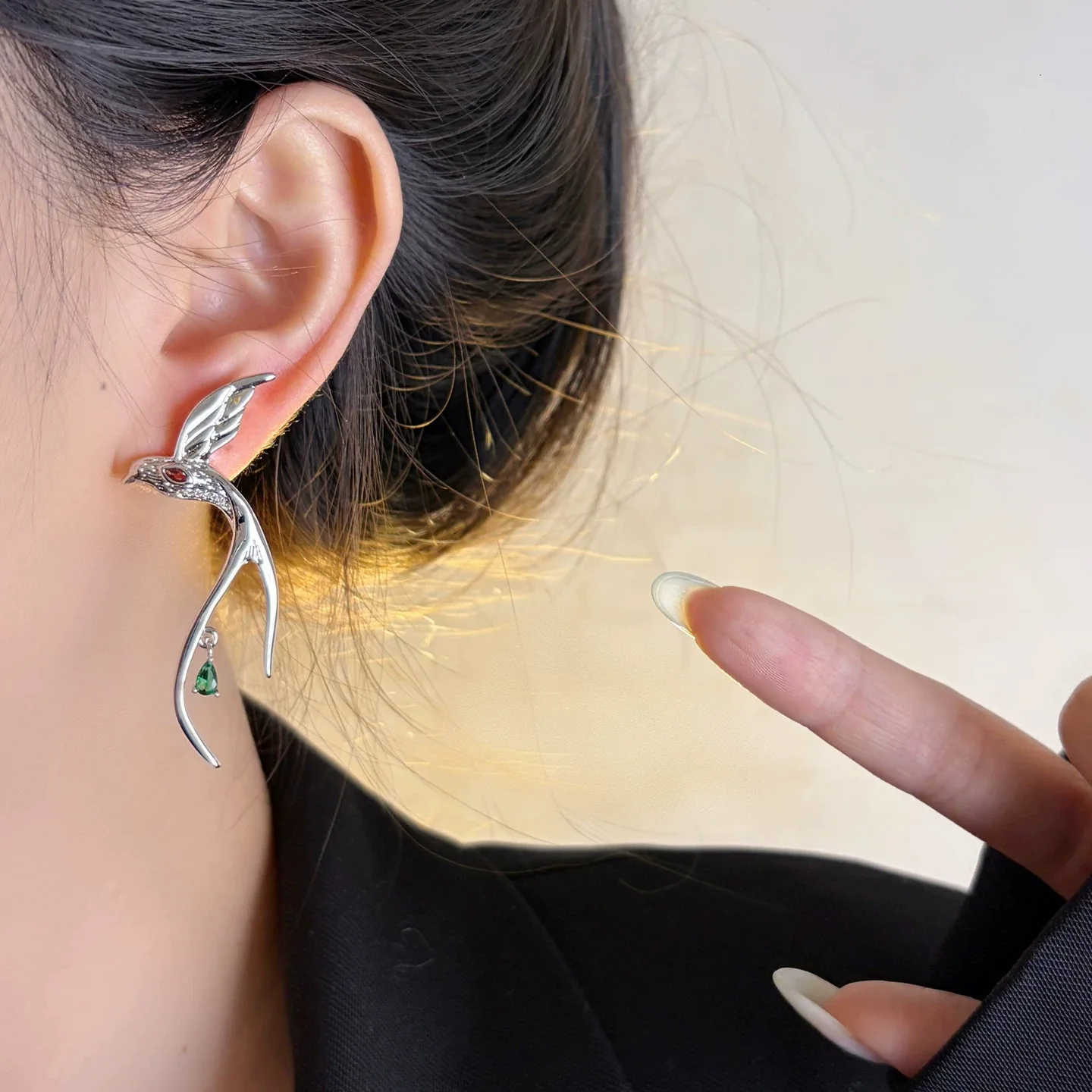 New Silver Swallow Bird Tassel Earrings For Women Light Luxury High Sense Waterdrop Gem Pendant Exaggerated Stud Ear Jewelry
