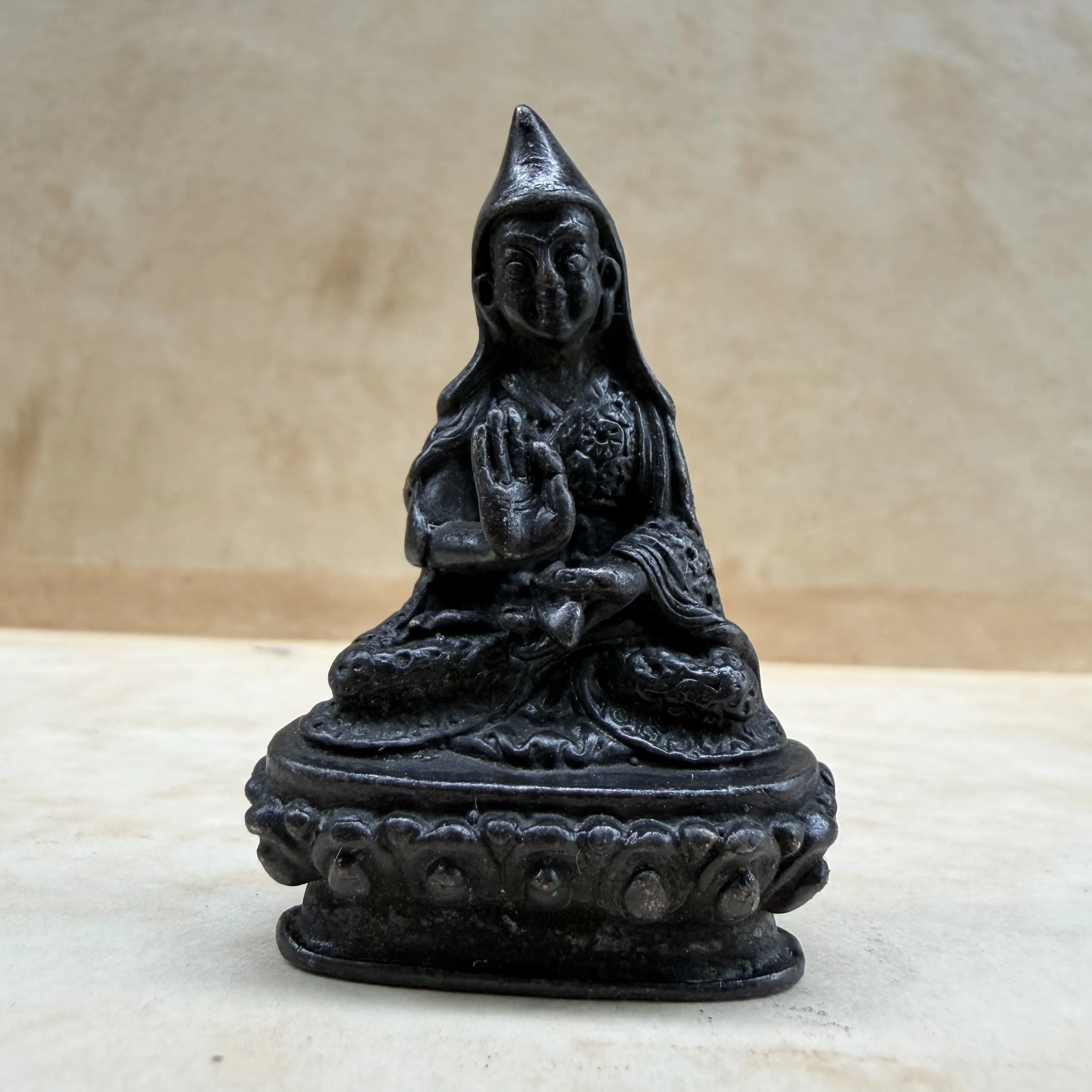 Retro yellow lima copper black lacquer antique patina micro carving creative desktop offering Buddha ornaments