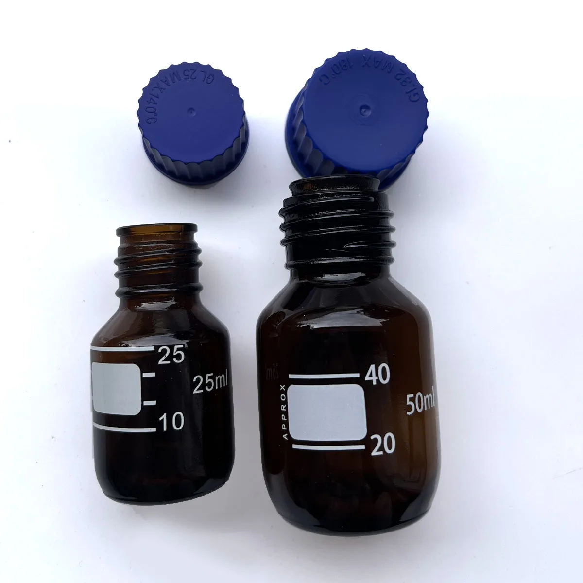 25ml ブルーキャップ試薬ボトル 広口 厚みのある琥珀色の目盛り付きガラスボトル 化学実験室用