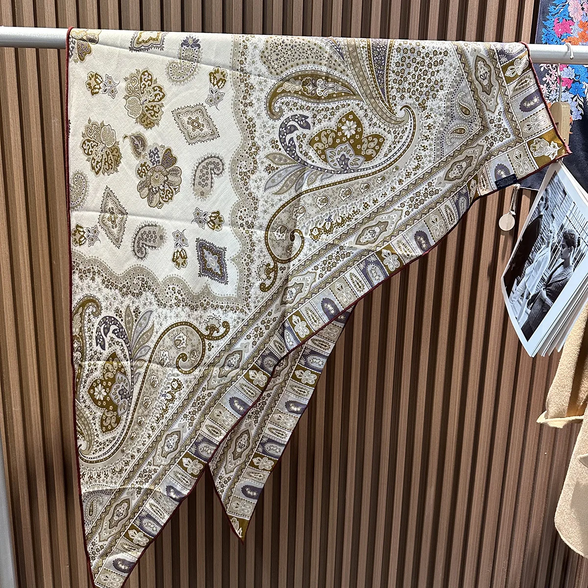 

Треугольная шелковая шерстяная шаль, зимний шарф с принтом пейсли, женские большие шарфы, палантин с закрученными краями ручной работы, рождественский подарок для мамы и любовника