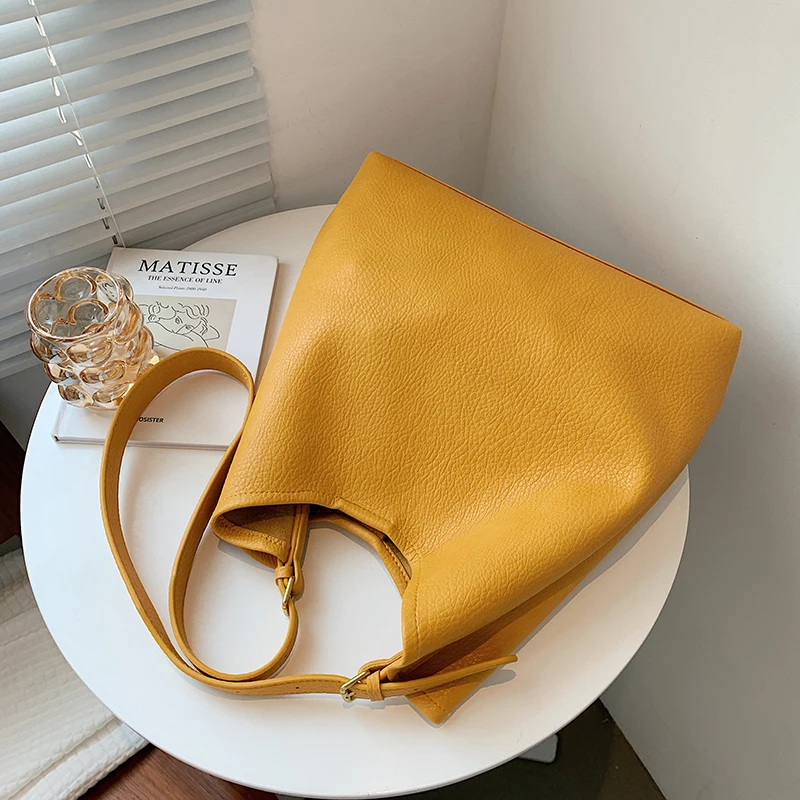 

VeryMe Solid Color Large Capacity Shoulder Women Bag Ladies Soft Leather Crossbody Messenger Pack Casual Simple Shopping Handbag