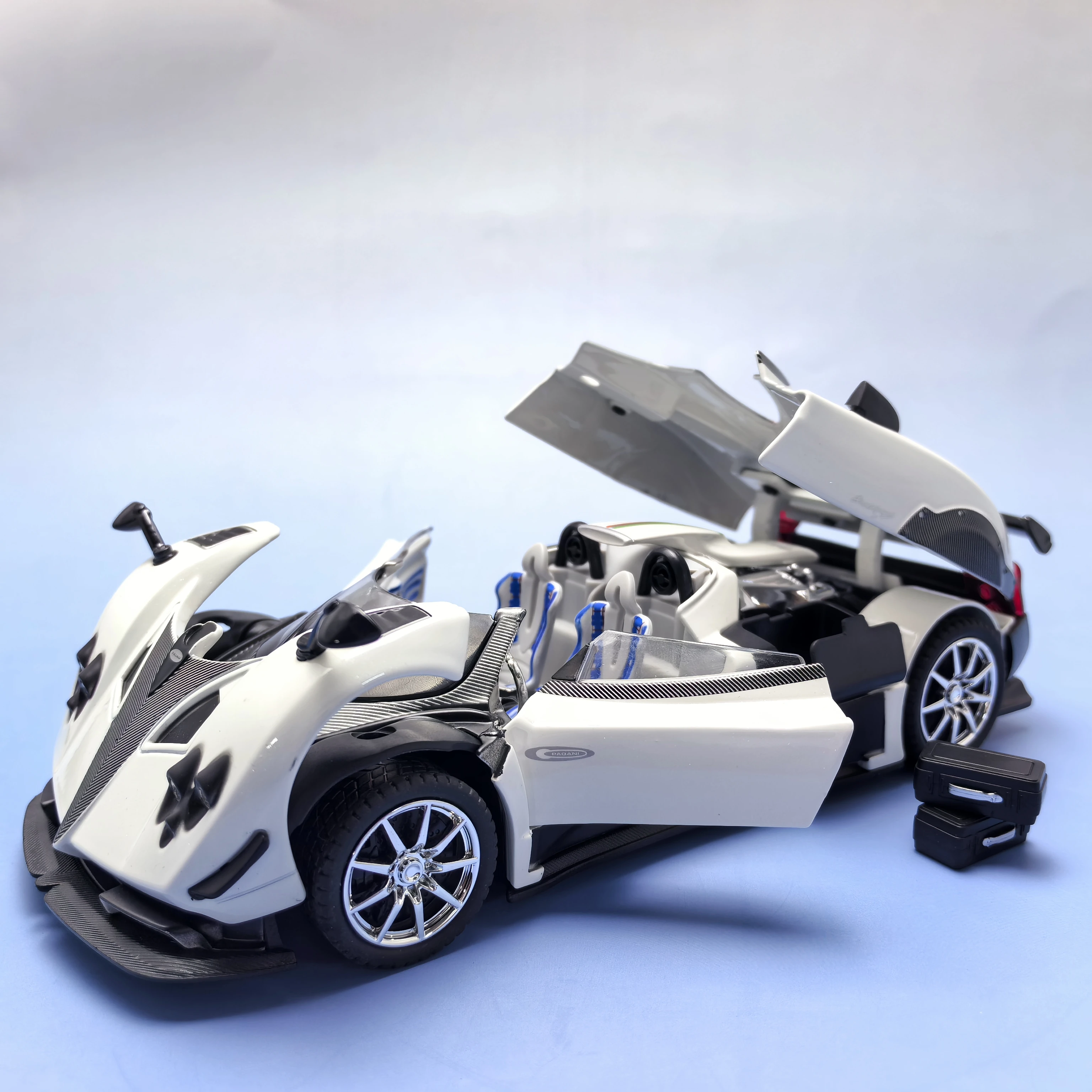 

Alloy Diecast Sports Car Model, Pull Back Action Supercar with Open Doors & Trunk, High Simulation Metal Vehicle