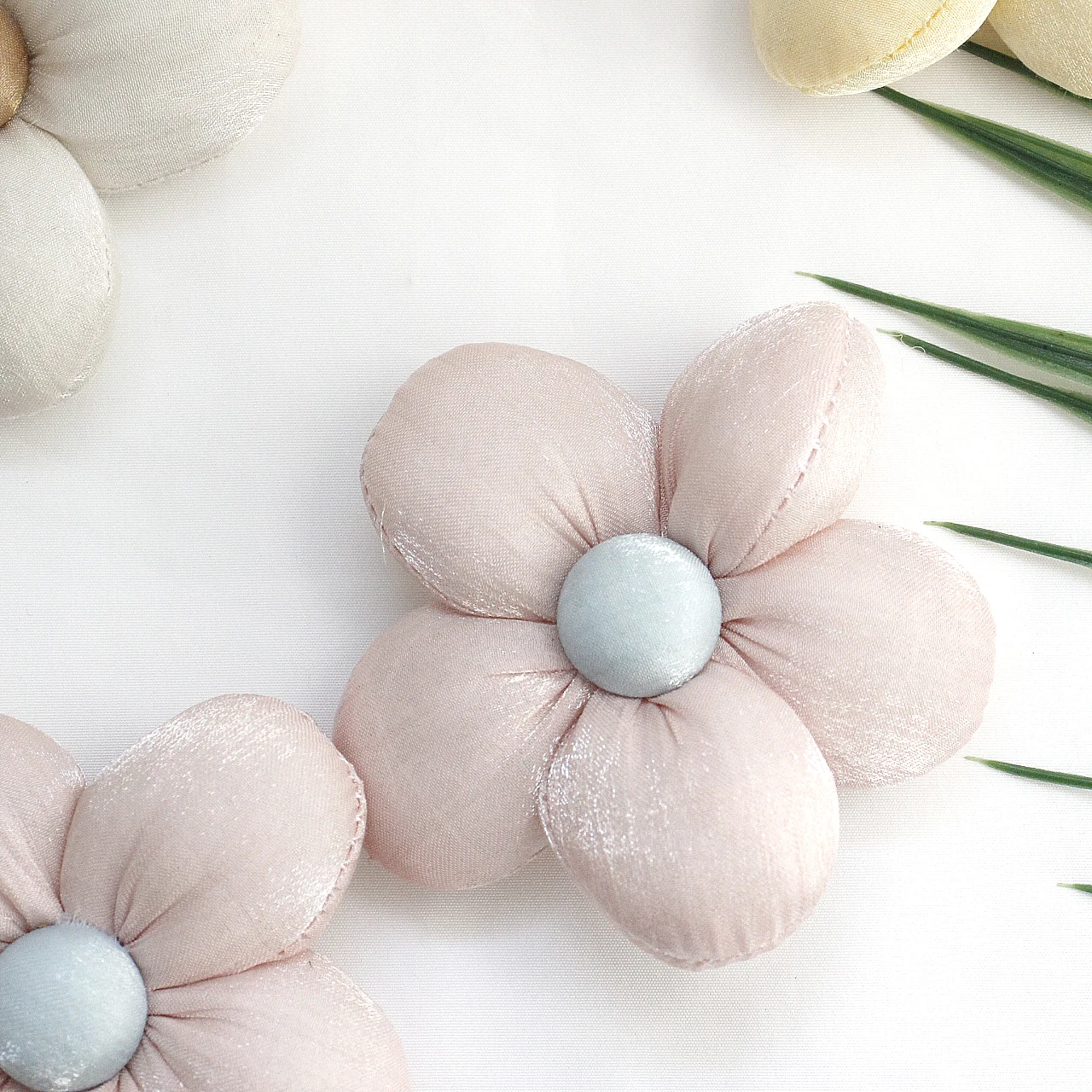 

6pcs【Summer New Arrival】Sparkling Flower Hair Clips for Kids Baby Girl Hairpins Hair Accessories for Toddler Girls Beach Holiday