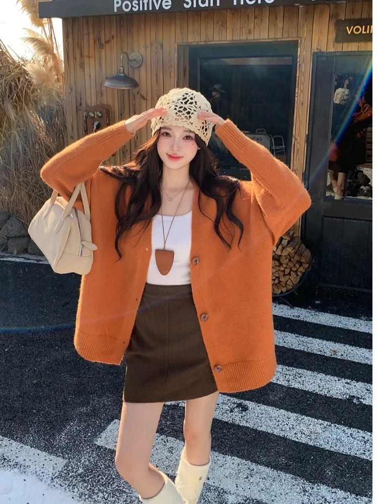 

Женский вязаный свитер большого размера с V-образным вырезом и длинными рукавами, осенняя новинка, свободный крой, удобная повседневная модная верхняя одежда в стиле lazy style