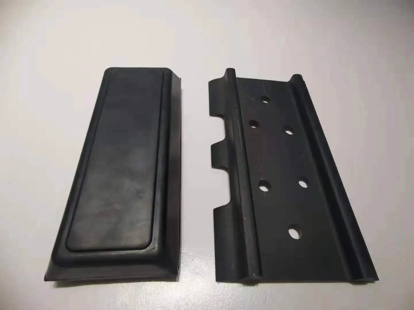 Asphalt Paver S1800 Rubber Track Pad Asphalt Paver Track Pad Asphalt Finisher 2372467