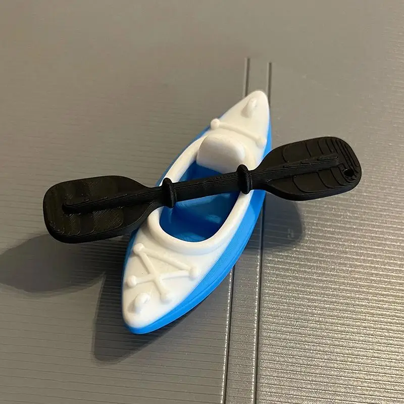 Mini-Kajak-Schlüsselanhänger mit passendem Paddel und leuchtendem Mehrfarben-Design, perfekt für Kajakliebhaber, Rucksackdekoration, kleines Geschenk. – Detail 3